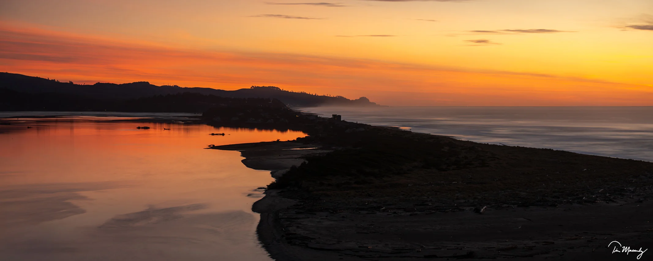 Panoramic sunset over the Oregon coast at Lincoln City
